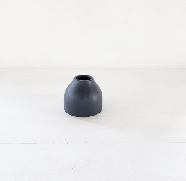Ceramic Belly Budvase Black - <p style='text-align: center;'><b></b><br>
R 15</p>